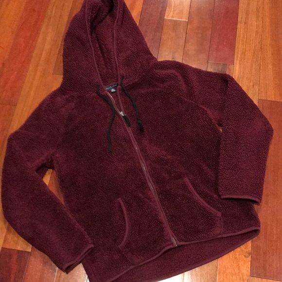 American Eagle Outfitters Tops - American eagle maroon Sherpa jacket
